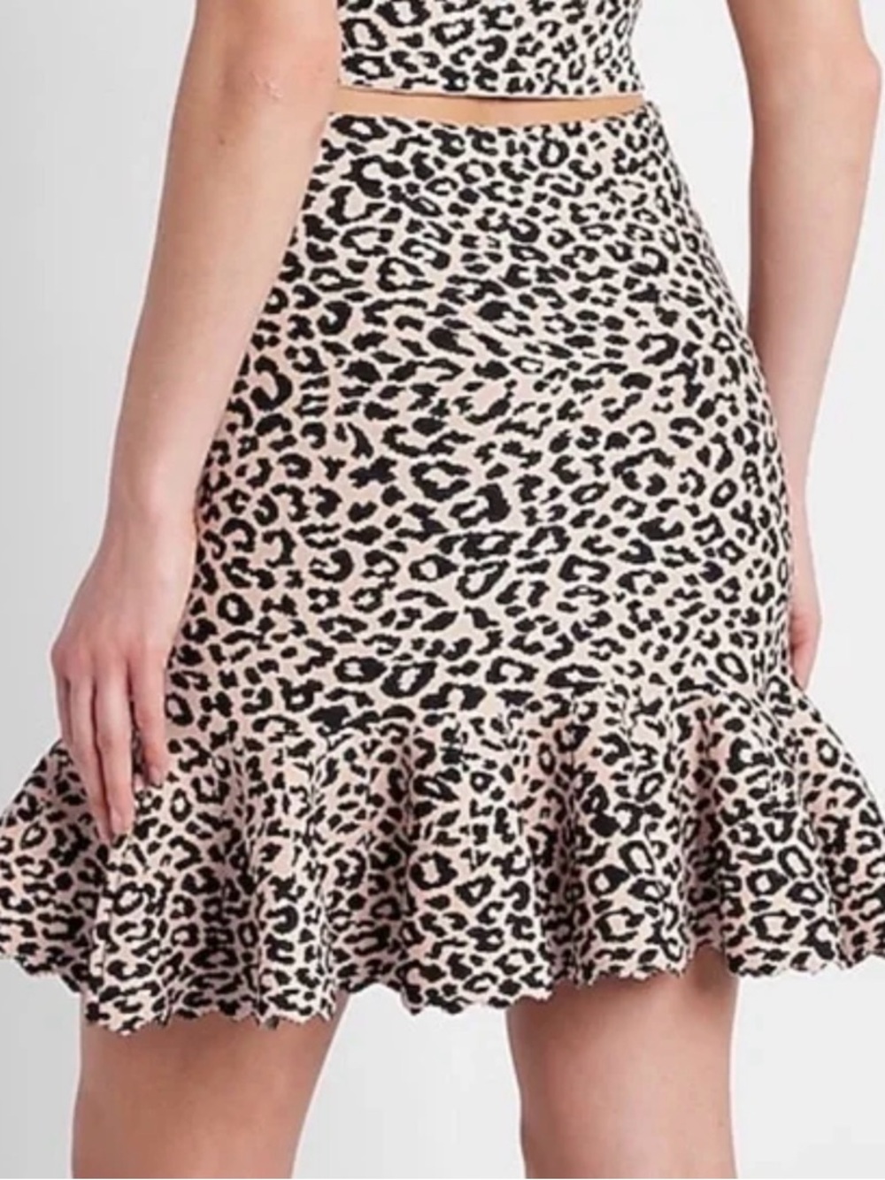 NWT- Express Body Contour Leopard Print ruffle hem sweater mini skirt size M